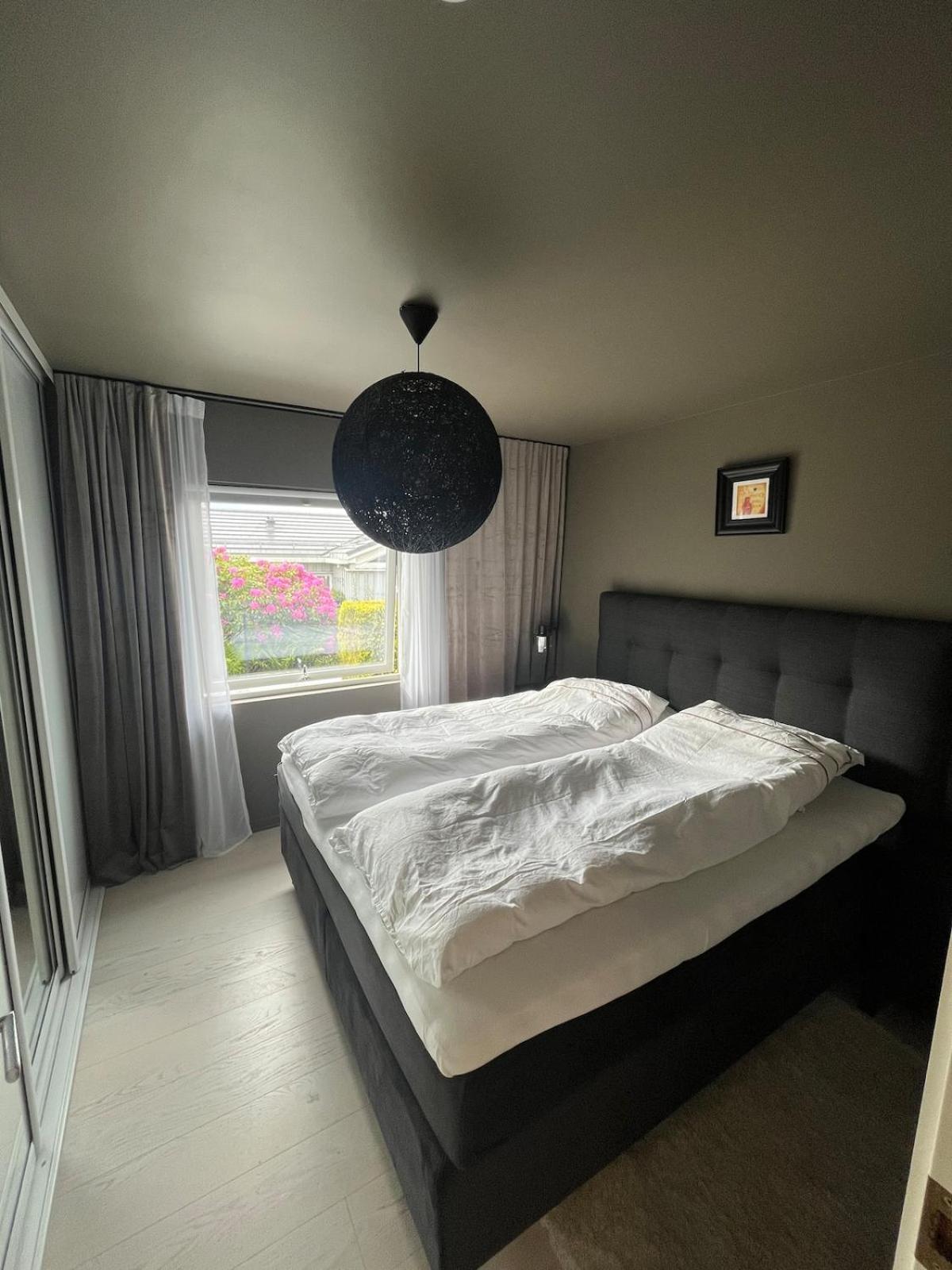 Villa Modern Detached House By The Mountains & Sea *